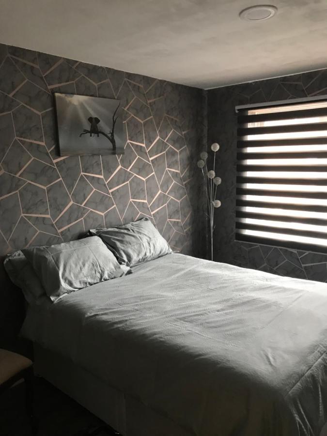 Double Room Next To Burnham Elizabeth Line Station スラウ エクステリア 写真