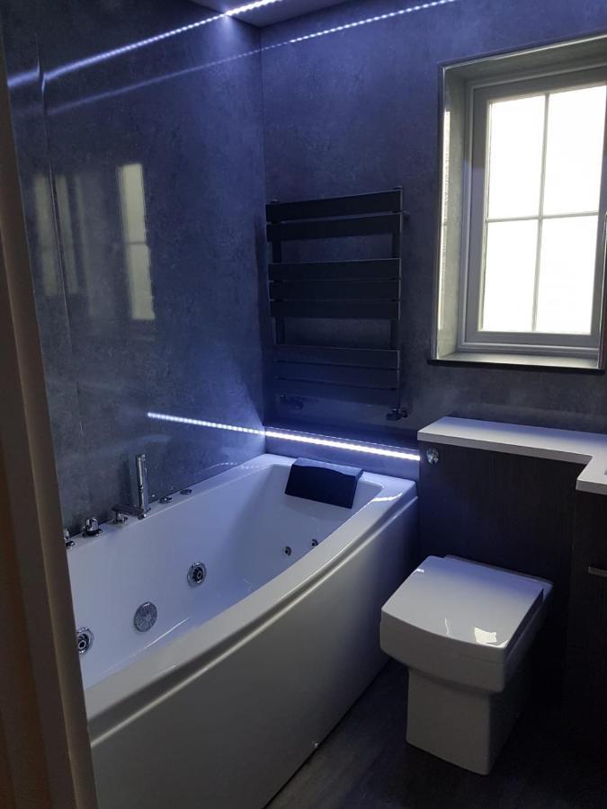 Double Room Next To Burnham Elizabeth Line Station スラウ エクステリア 写真
