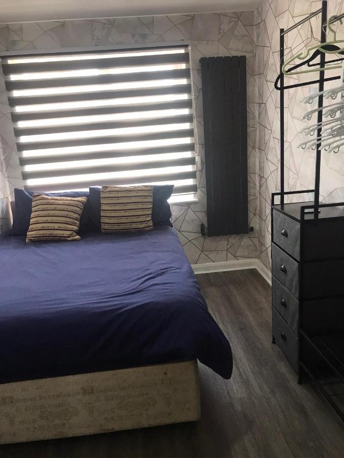 Double Room Next To Burnham Elizabeth Line Station スラウ エクステリア 写真