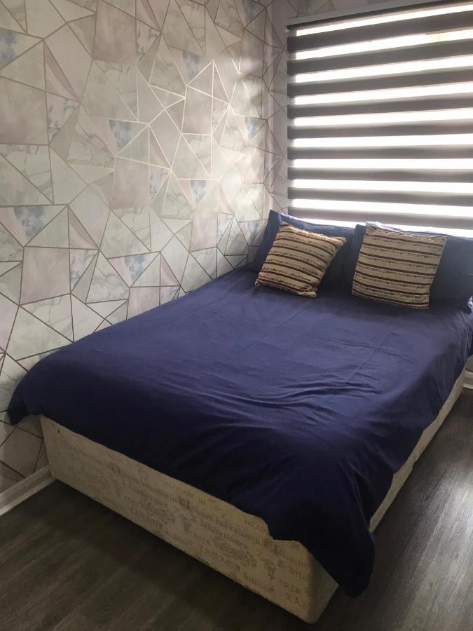Double Room Next To Burnham Elizabeth Line Station スラウ エクステリア 写真