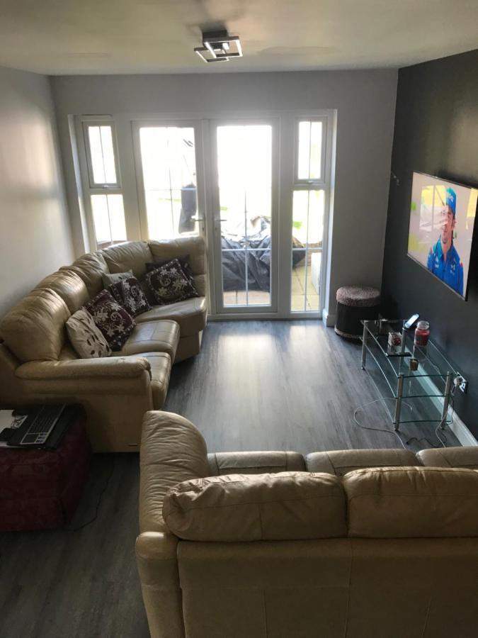 Double Room Next To Burnham Elizabeth Line Station スラウ エクステリア 写真
